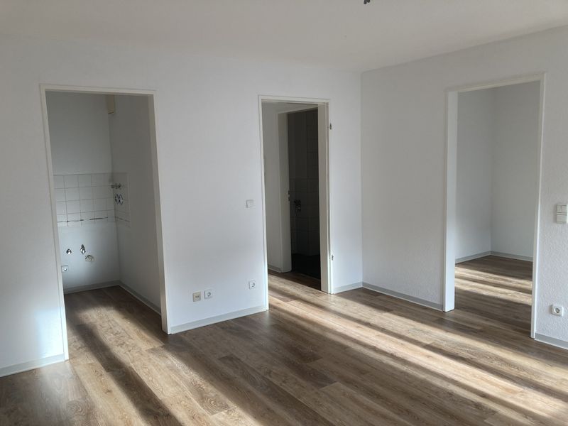 Moderne, frisch sanierte 2-R.-Whg mit Balkon & Abstellfläche